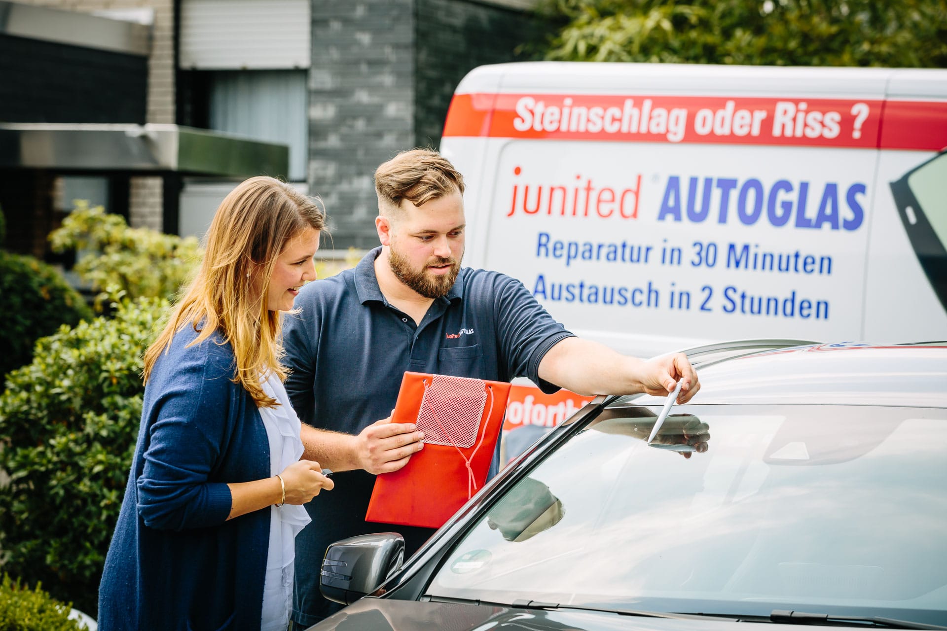 Vor-Ort-Reparatur junited Autoglas Achern Steinschlagreparatur und Scheibentausch